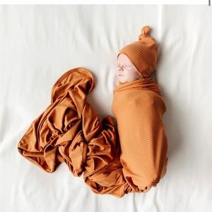 LOU LOU NEWBORN SWADDLE AND HAT SET